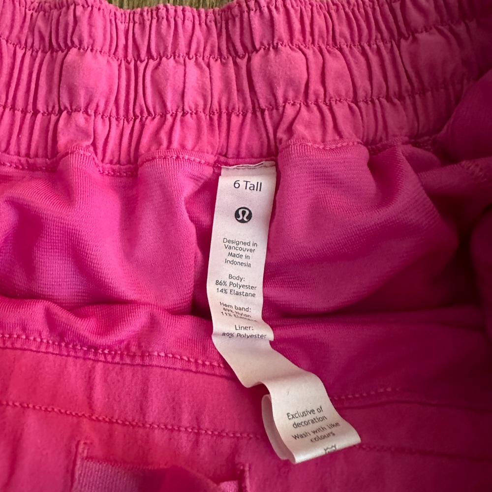 Sonic pink lululemon hotly hot shorts (6TALL)